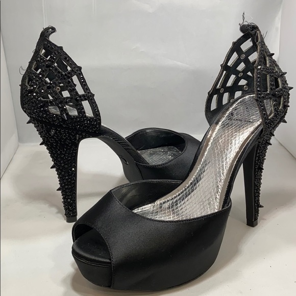 Gianni Bini Shoes - Gianni Bini Black Spike Platform Size 8M